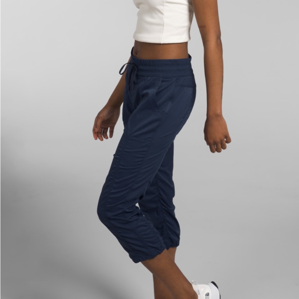 The North Face Black Aphrodite 2.0 Women’s Capri Pants - size small